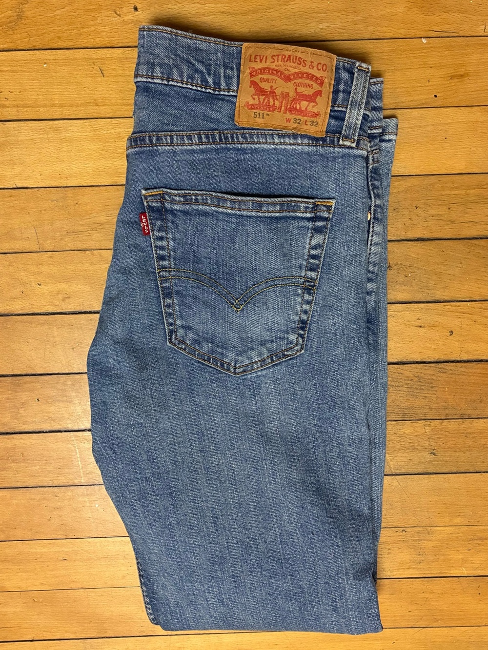 Levi's Men's Slim Straight Jeans in Faded Blue Denim